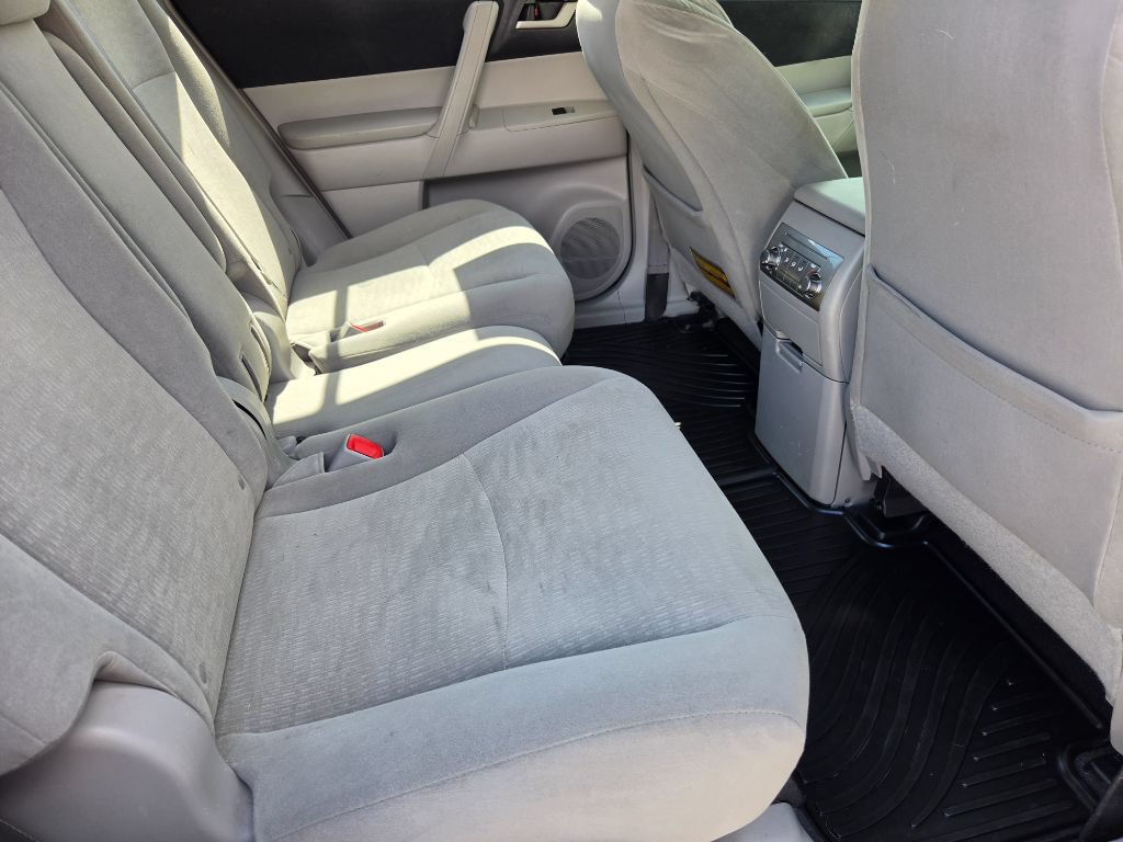 Used 2013 Toyota Highlander Plus FWD image 34