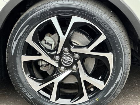 Used 2019 Toyota C-HR XLE image 31