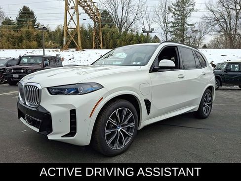 Used 2025 BMW X5 xDrive50e image 3