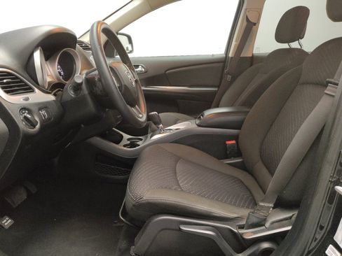 Used 2019 Dodge Journey SE image 17