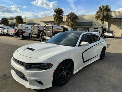 Used 2018 Dodge Charger R/T image 3