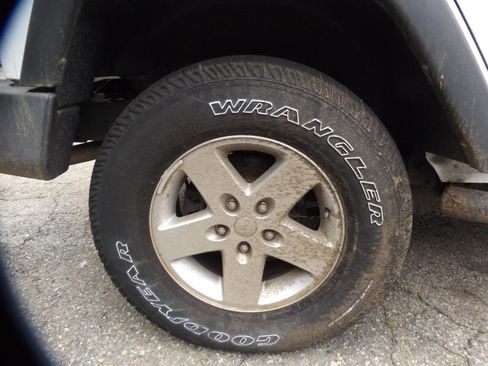 Used 2017 Jeep Wrangler Unlimited Sport w/ Quick Order Package 23S image 16