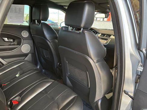 Used 2016 Land Rover Range Rover Evoque SE Premium image 28