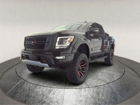 Used 2021 Nissan Titan PRO-4X w/ Pro-4x Convenience Package AWD/4WD image 3