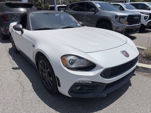 Used 2019 FIAT 124 Spider Abarth RWD image 3