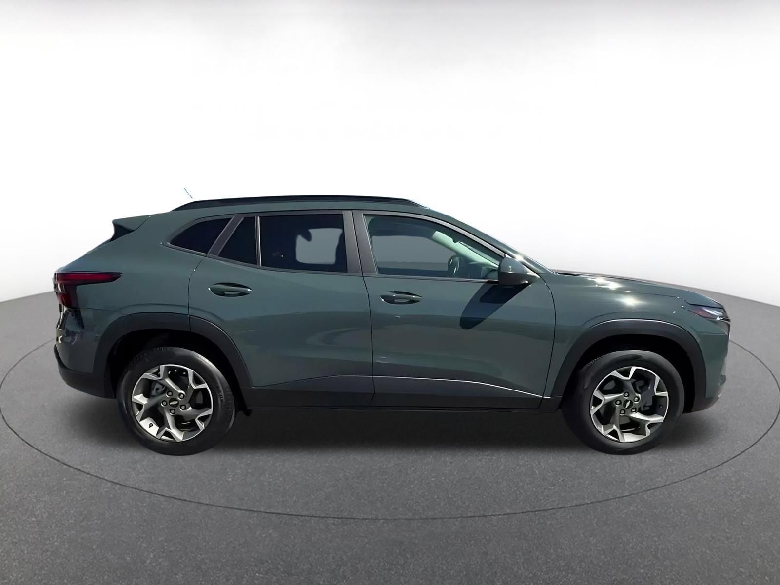 Used 2025 Chevrolet Trax LT w/ LT Convenience Package FWD image 15