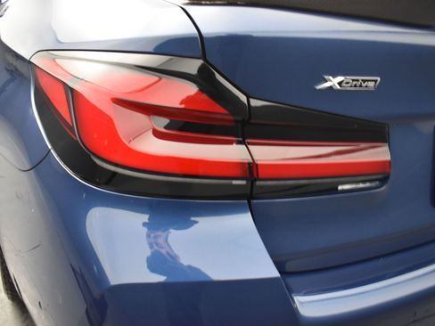 Used 2022 BMW 530i xDrive w/ M Sport Package image 8