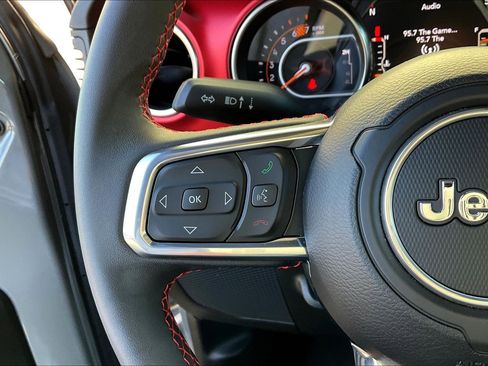 Used 2023 Jeep Wrangler Unlimited Rubicon image 17