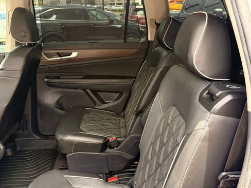 Used 2024 Volkswagen Atlas SEL Premium R-Line AWD/4WD image 40