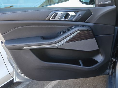 Certified 2025 BMW X5 xDrive40i w/ M Sport Package image 17