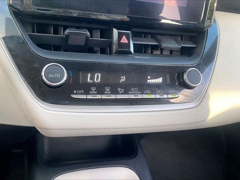 Used 2023 Toyota Corolla LE FWD image 31