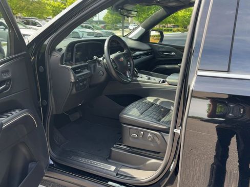 Used 2024 Cadillac Escalade ESV Premium Luxury Platinum image 15