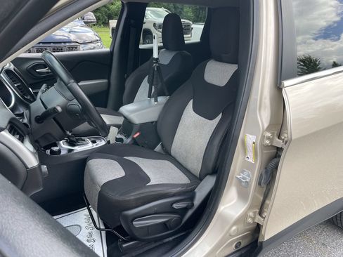 Used 2014 Jeep Cherokee Latitude AWD/4WD image 27