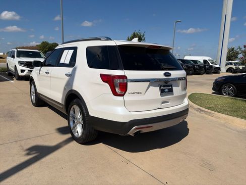 Used 2017 Ford Explorer Limited FWD image 3