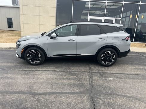 Used 2025 Kia Sportage SX image 4