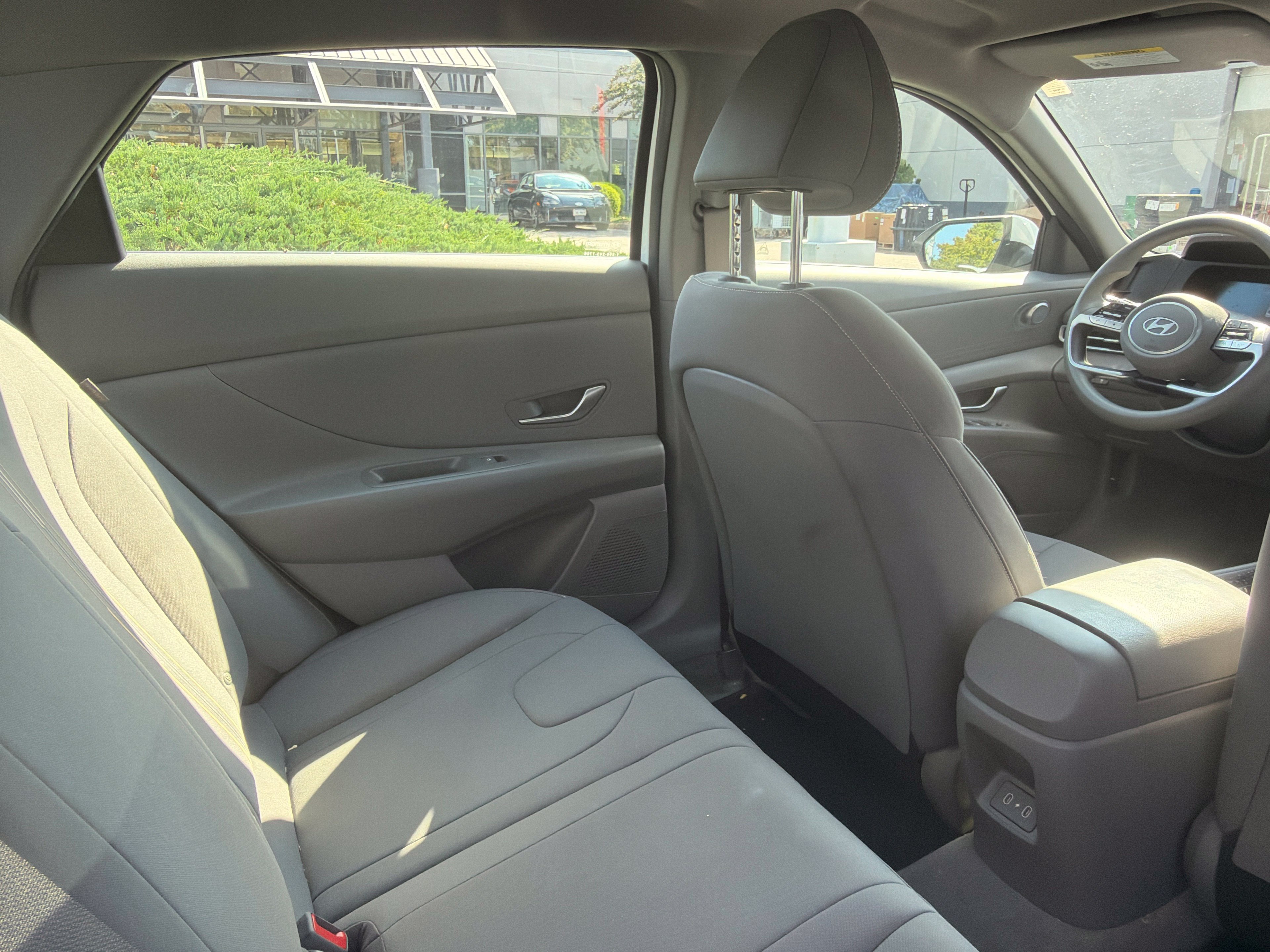 Used 2025 Hyundai Elantra Hybrid FWD image 9