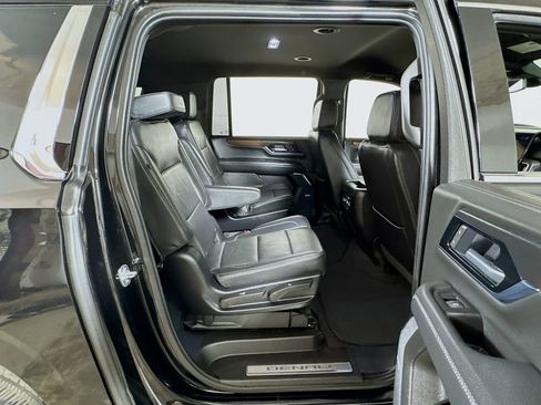 Used 2025 GMC Yukon XL Denali AWD/4WD image 27