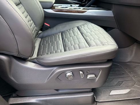 Used 2025 Cadillac Escalade Sport Platinum AWD/4WD image 22