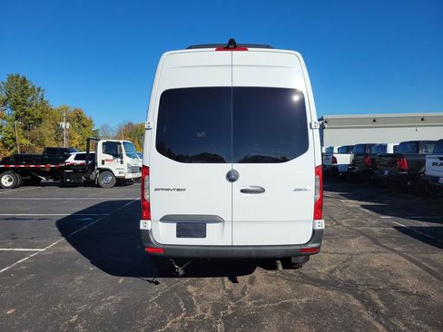 Used 2025 Mercedes-Benz Sprinter 2500 image 32