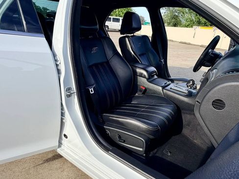 Used 2013 Chrysler 300 S RWD image 29