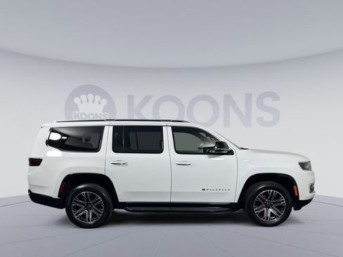Used 2025 Jeep Wagoneer 4WD image 8