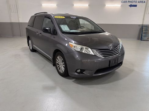 Used 2015 Toyota Sienna XLE FWD image 4