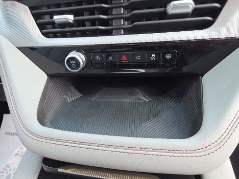 Used 2025 Ford Explorer Active w/ Active Comfort Package image 5