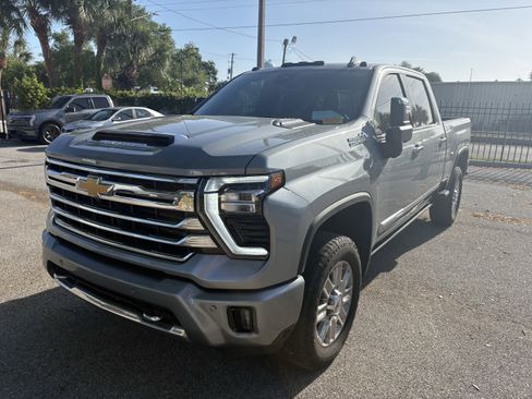 Certified 2025 Chevrolet Silverado 2500 High Country w/ High Country Premium Package image 3