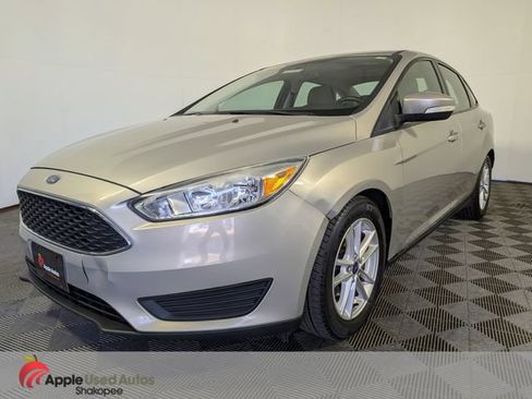 Used 2015 Ford Focus SE w/ SE Cold Weather Package FWD image 3