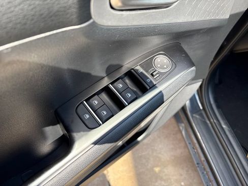 Used 2025 Kia Soul LX FWD image 11