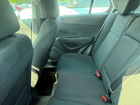 Used 2018 Chevrolet Trax LS AWD/4WD image 8