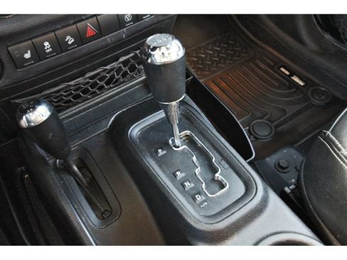 Used 2017 Jeep Wrangler Unlimited Rubicon w/ Connectivity Group AWD/4WD image 29
