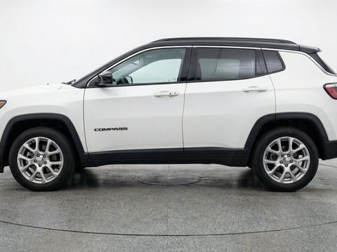 Used 2025 Jeep Compass Limited AWD/4WD image 5