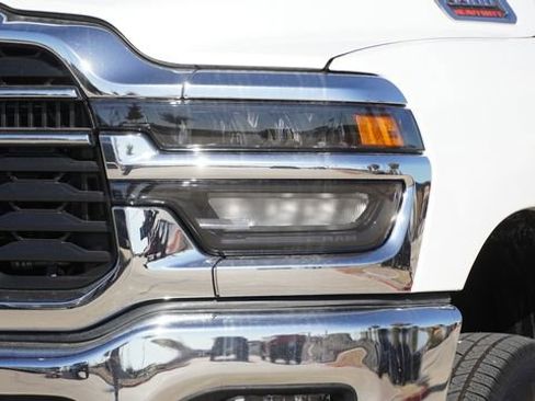 Used 2025 Toyota Tundra Platinum AWD/4WD image 21