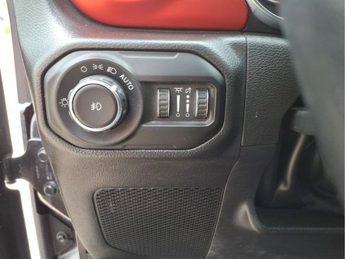 Used 2022 Jeep Wrangler Unlimited Rubicon w/ LED Lighting Group AWD/4WD image 18