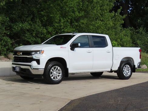 Certified 2024 Chevrolet Silverado 1500 LT w/ Z71 Off-Road Package AWD/4WD image 22