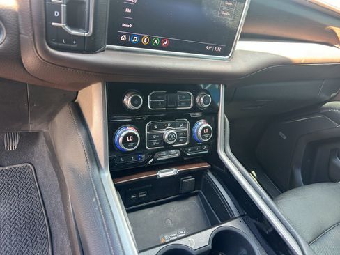 Used 2021 GMC Yukon Denali w/ Denali Premium Package RWD image 9
