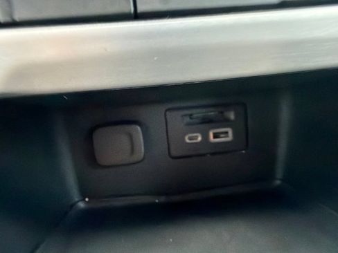 Used 2023 GMC Acadia SLT FWD image 30