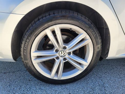 Used 2012 Volkswagen Passat 3.6 SEL Premium FWD image 32