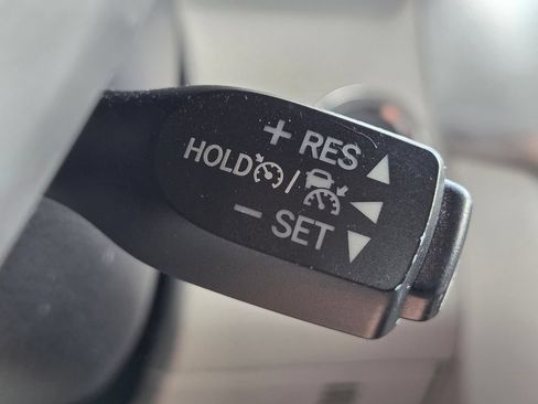 Used 2019 Toyota Highlander XLE AWD/4WD image 18