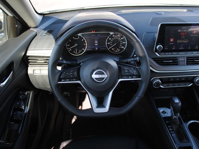 Certified 2025 Nissan Altima 2.5 SR FWD image 14
