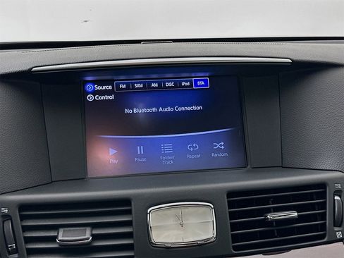 Used 2018 INFINITI Q70 Luxe w/ Sport Package image 16