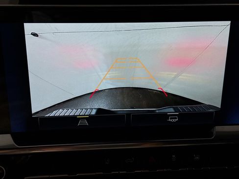 Used 2024 Chevrolet Silverado 2500 LT w/ Convenience Package image 19