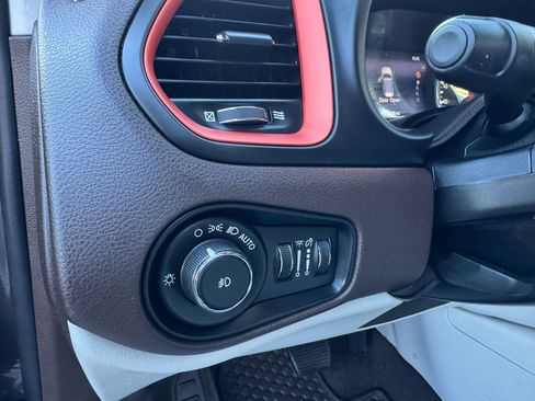 Used 2017 Jeep Renegade Latitude image 18
