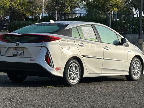 Used 2018 Toyota Prius Prime Premium w/ Carpet Mat Package image 3