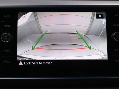 Used 2023 Volkswagen Taos SE w/ Panoramic Sunroof Package FWD image 21