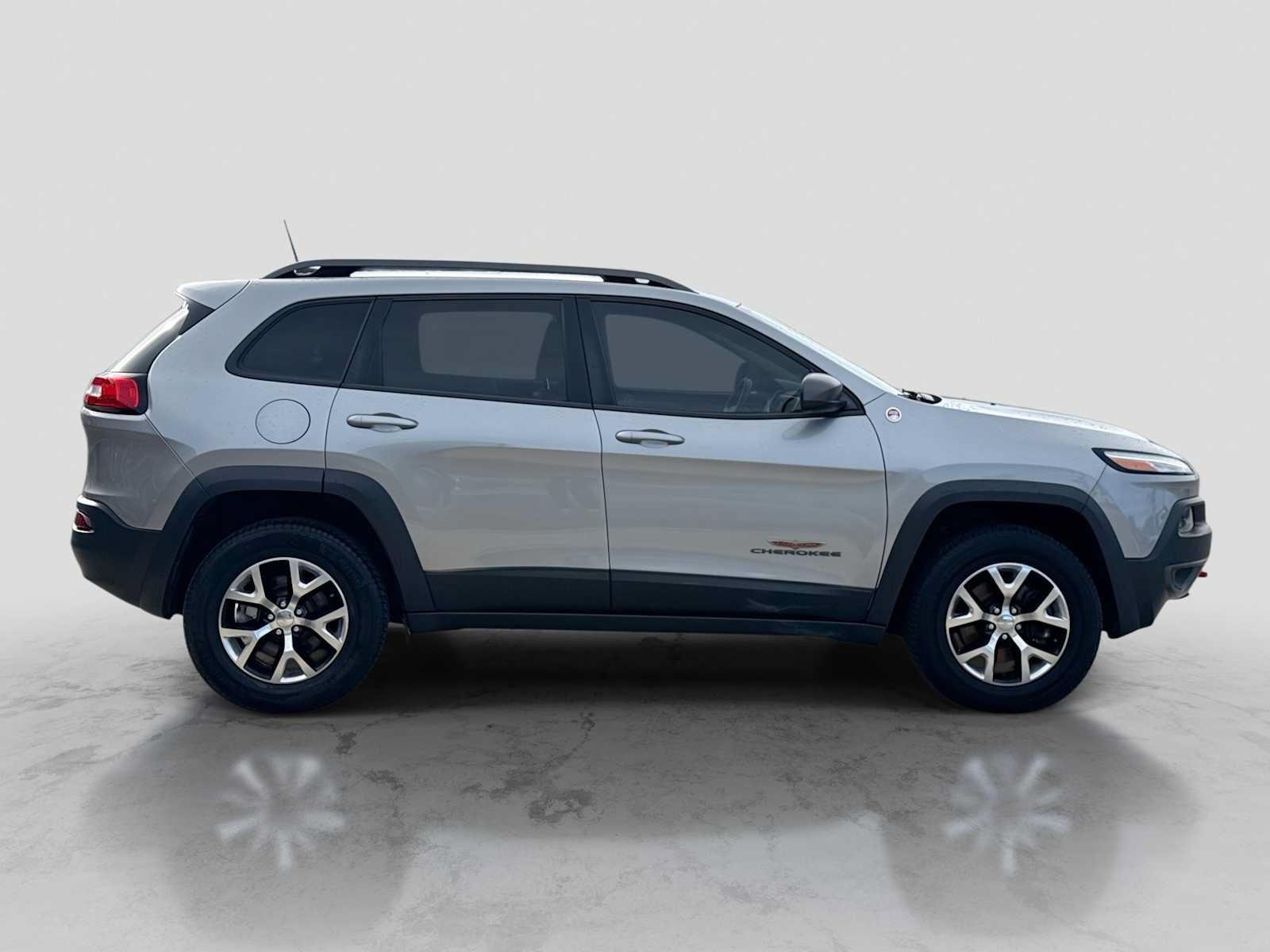 Used 2017 Jeep Cherokee Trailhawk w/ Cold Weather Group AWD/4WD image 7
