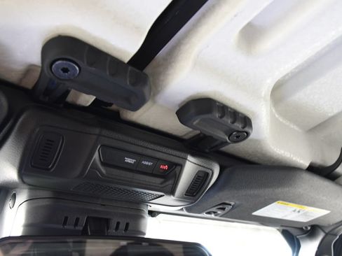 Used 2025 Jeep Wrangler Unlimited Sahara AWD/4WD image 32
