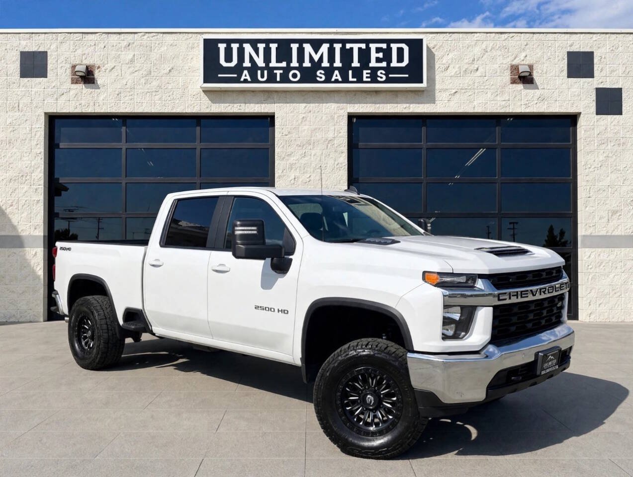 Used 2022 Chevrolet Silverado 2500 LT w/ Fleet Comfort Package AWD/4WD image 1