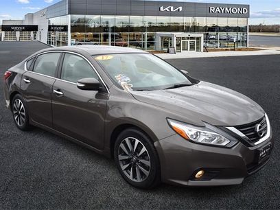 Used 2017 Nissan Altima 2.5 SL w/ Moonroof Package